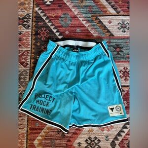 Men’s Medium Under armour Project rock shorts